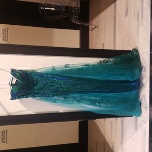 Size 8 Mon Cheri Straight Gown with Train
